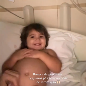 Internação de Raika foi confirmada por Romana Novais nas redes sociais