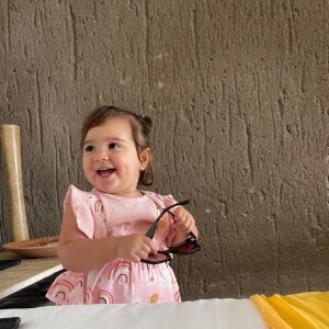Raika, filha de Alok e Romana Novais, tem 1 ano e 11 meses