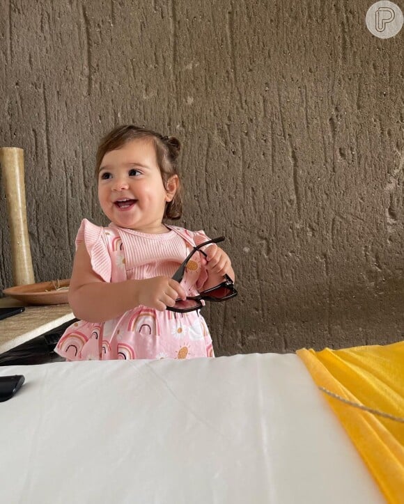Raika, filha de Alok e Romana Novais, tem 1 ano e 11 meses