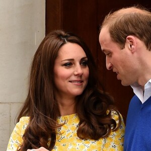 Kate Middleton e Príncipe William tiveram 3 filhos - Charlotte, George e Louis - e todos eles foram fotografados horas depois do nascimento