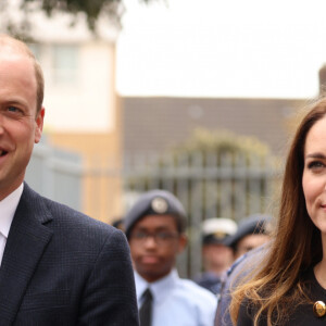 Quando está em público e na companhia do marido, Príncipe William, Kate Middleton não pode dar demonstrações de carinho