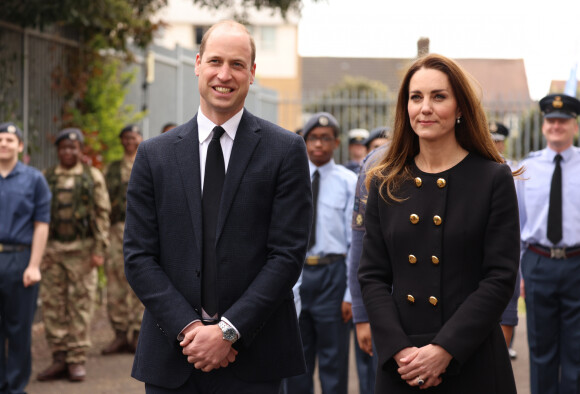 Quando está em público e na companhia do marido, Príncipe William, Kate Middleton não pode dar demonstrações de carinho