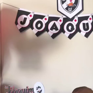 Festa de 2 meses de Joaquim, filho de Viviane Araujo, teve decoração especial do Vasco da Gama