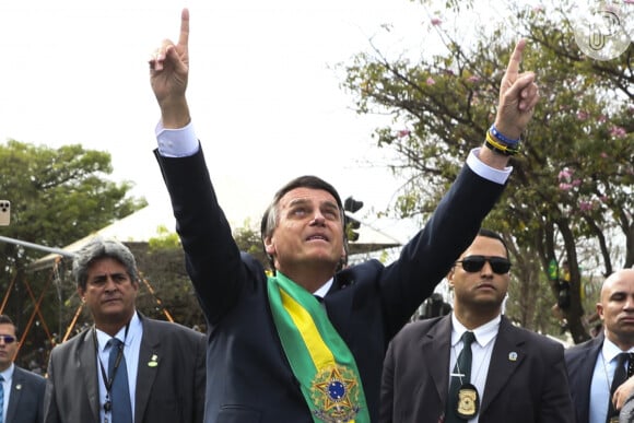 Jair Bolsonaro segue em silêncio sobre as polêmicas familiares