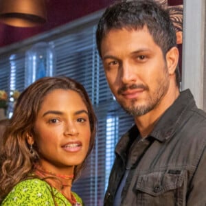 Oto (Romulo Estrela) confessa amor a Brisa (Lucy Alves), Moretti (Rodrigo Lombardi) descobre e resolve ir atrás do casal na novela 'Travessia' a partir do capítulo de segunda-feira 21 de novembro de 2022