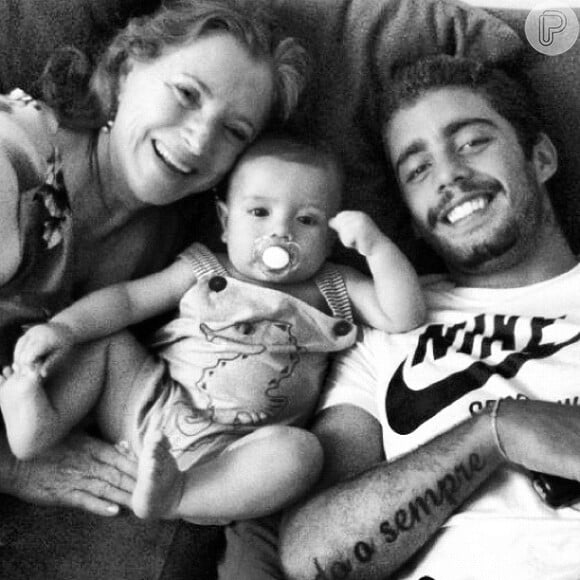 Luana, Dom e Pedro posam em família, em novembro de 2012
