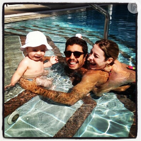 Dom, Pedro e Luana se divertem na piscina do Copacabana Palace, em novembro de 2012