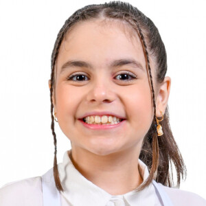 Masterchef Júnior: Livia tem 10 anos, é atriz e também tira onda no comando das panelas.