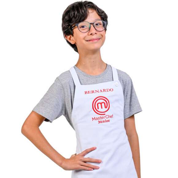 Masterchef Júnior: Bernardo, de 11 anos, e descendente de japoneses e tem orgulho dos costumes e da cultura do país. Gosta de cozinhar massa para a família.