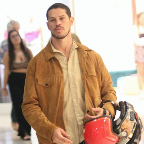 José Loreto viverá um 'artista decadente' e estaria se inspirando no cantor Latino