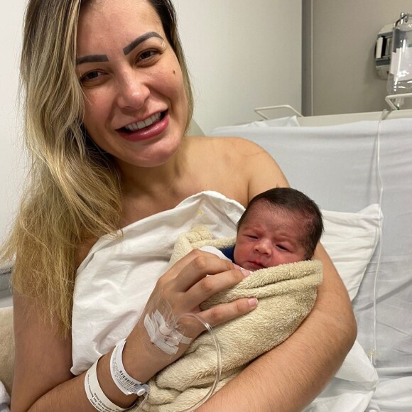 Filho caçula de Andressa Urach, Leon, tem 9 meses