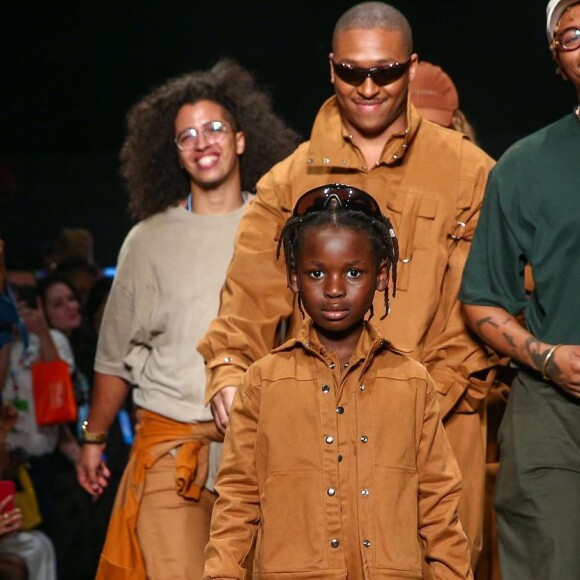 Bless foi um dos modelos da marca Dendezeiro no último dia da SPFW