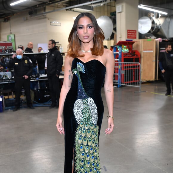 Anitta recriou vestido usado por Xuxa no Grammy Latino