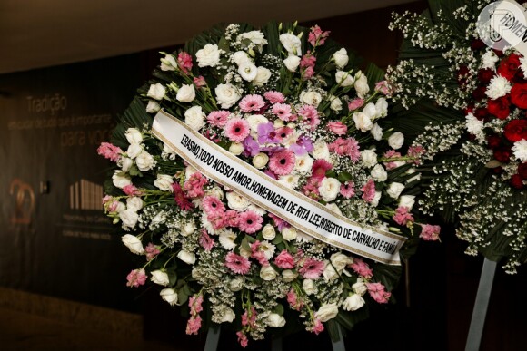 Rita Lee e Roberto de Carvalho enviaram coroa de flores ao velório de Erasmo Carlos