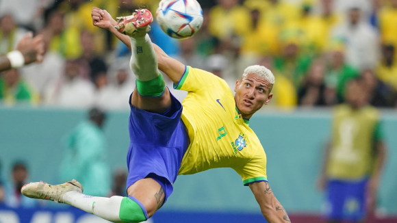 É o pombo! Richarlison garante vitória do Brasil na Copa e gera comoção entre torcedores e famosos: 'Monstro sagrado'