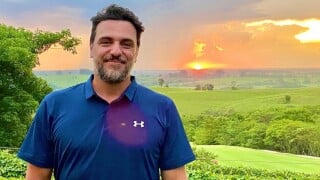 Rodrigo Lombardi dá entrada em hospital de cadeira de rodas e manda recado aos seguidores