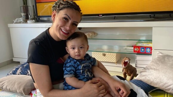 Andressa Urach comemora reencontro com o filho Leon, de 9 meses