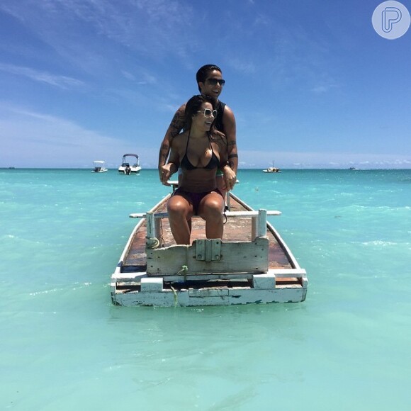 Thammy Miranda e a namorada, Andressa Ferreira, estão curtindo férias em Maragogi (AL)