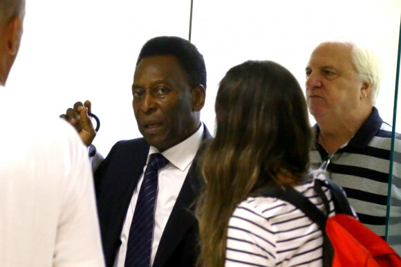 Pelé afirmou que está fazendo 'visita mensal' ao hospital para a continuidade de seus tratamentos