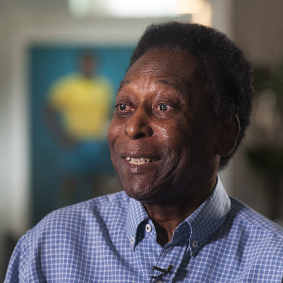 Pelé voltou a ser internado porque contraiu a Covid-19