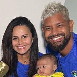 Viviane Araujo compartilha fotos do mêsversário do filho