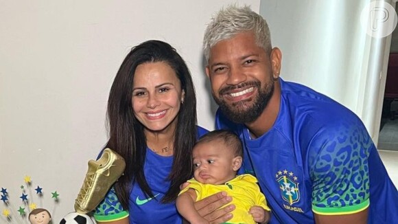 Viviane Araujo compartilha fotos do mêsversário do filho