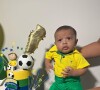 Viviane Araujo e Guilherme Militão escolheram como tema para o aniversário de Joaquim a seleção brasileira