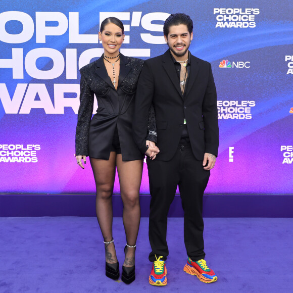 Virgínia Fonseca usou blazer de pedrarias da Versace e coordenou o look com marido, Zé Felipe