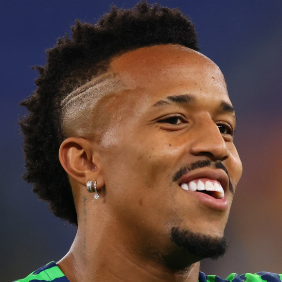 Éder Militão é um dos craques da Copa do Mundo do Catar, mas fora dos campos, tem lidado com o grande interesse do público sobre sua vida amorosa