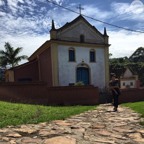 Isis Valverde aproveita primeiro dia do ano com o namorado, Uriel Del Toro, em Airuoca, sua cidade natal, em Minas Gerais