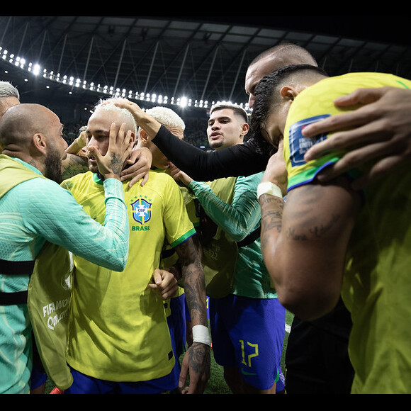 Neymar fez o gol do Brasil no empate com a Croácia no tempo normal nas quartas de final da Copa do Mundo