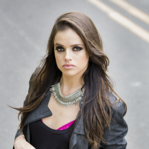 Novela 'Terra Vermelha': Graça (Agatha Moreira) aplica o golpe da gravidez no noivo, Daniel (Johnny Massaro), depois que ele conhece e se apaixona por Aline (Bárbara Reis)