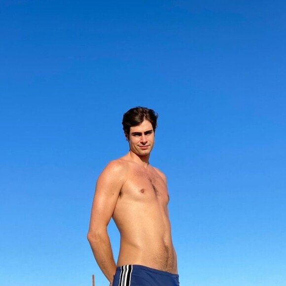 Rafael Vitti de sunga: 'A carne queimou, mas a linguiça tá boa', brincou uma internauta