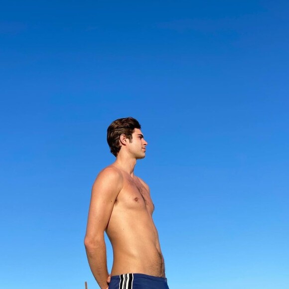 Corpo de Rafael Vitti chama atenção na web