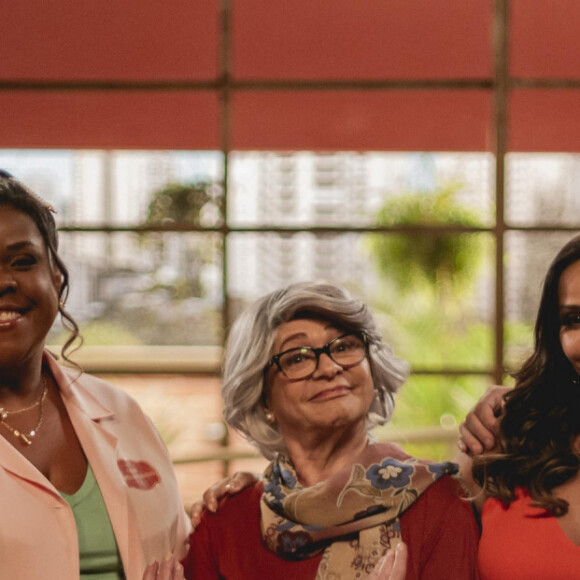 Viviane Araujo está no ar na sitcom 'Família Paraíso', na TV Globo