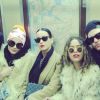 Katy Perry anda de metrô com amigos antes de festa de Réveillon de Rita Ora