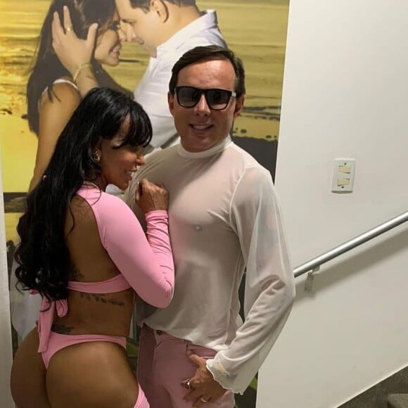 Bumbum de Gretchen foi destaque em um look recortado recentemente