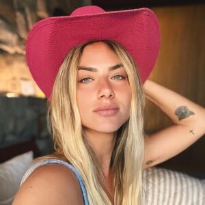 Giovanna Ewbank adora composições cheias de personalidade em looks casuais