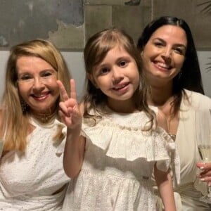 Emanuelle Araújo deseja parabéns para mãe e lembra luta após perder sobrinha