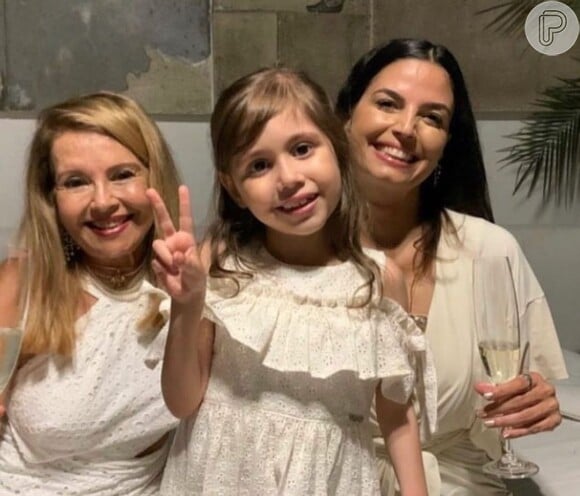 Emanuelle Araújo deseja parabéns para mãe e lembra luta após perder sobrinha