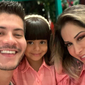 Arthur Aguiar passou o Natal com Maíra Cardi e a filha, Sophia