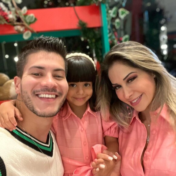 Arthur Aguiar e Maíra Cardi estão separados como casal, mas juntos como pais de Sophia