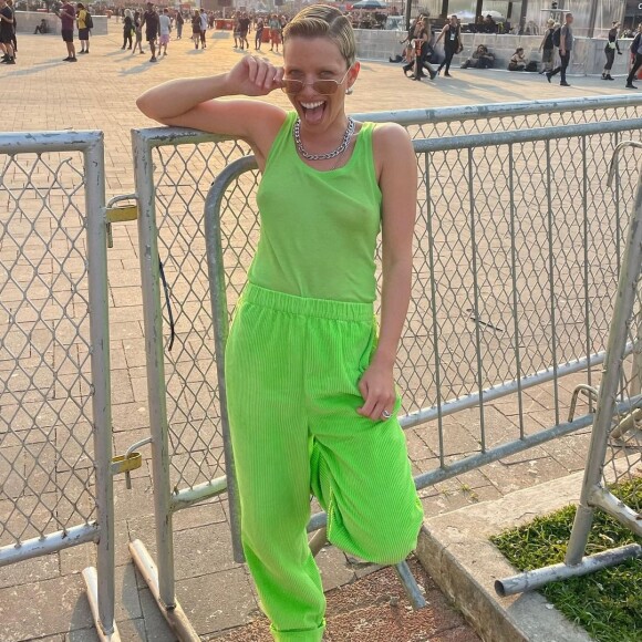 Dessa vez, Bruna Linzmeyer gerou poLêmica ao mostrar os pelos da sua virilha.