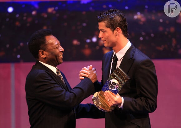 Morte de Pelé abala Cristiano Ronaldo e jogador faz post comovente: 'Dor que abraça futebol'