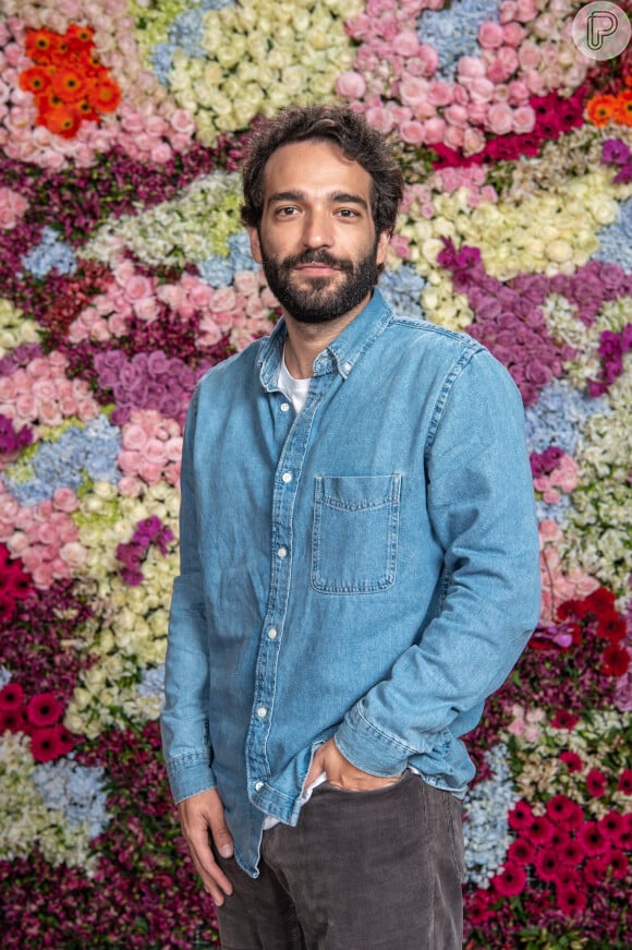 Humberto Carrão dá vida a Humberto em 'Todas As Flores'