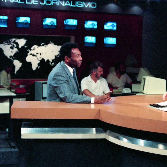 Pelé dá entrevista a Bóris Casoy em novembro de 1989 no 'TJ Brasil', do SBT