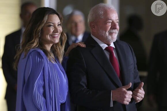 Janja usou o vestido da collab Neriage com Helô Rocha para o coquetel de Lula, no Palácio do Itamaraty, após a posse do Presidente
