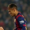 Neymar jogou pelo Barcelona contra o Real Sociedad neste domingo, 4 de janeiro de 2015. Durante a partida, jogador acabou dando uma rasteira no juiz enquanto roubada uma bola do adversário. Jogo seguiu normalmente