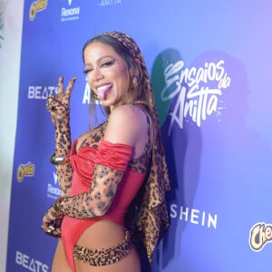 Anitta deu início às apresentações de pré-Carnaval