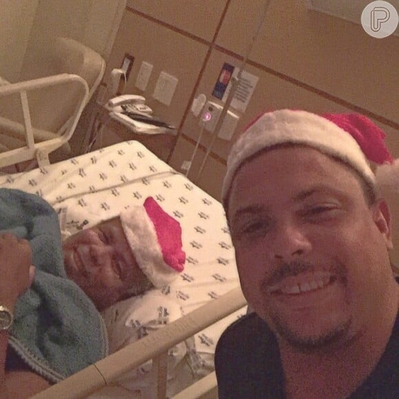 Ronaldo passou o Natal com o pai, seu Nélio, internado em um hospital, após ser operado às pressas